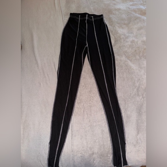 PrettyLittleThing Leggings with Cutout Ankles - Picture 1 of 4